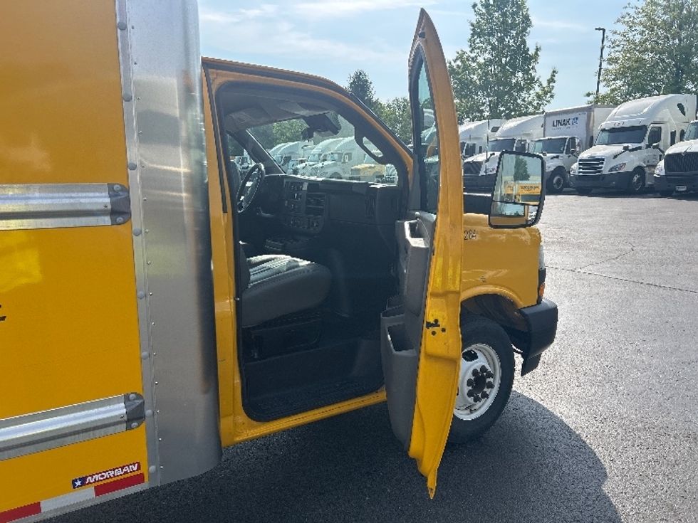 Light Duty Box Truck-Light and Medium Duty Trucks-GMC-2022-Savana G33903-Louisville-KY-77,784\n\t\tmiles-$ 28,500 - Image 20