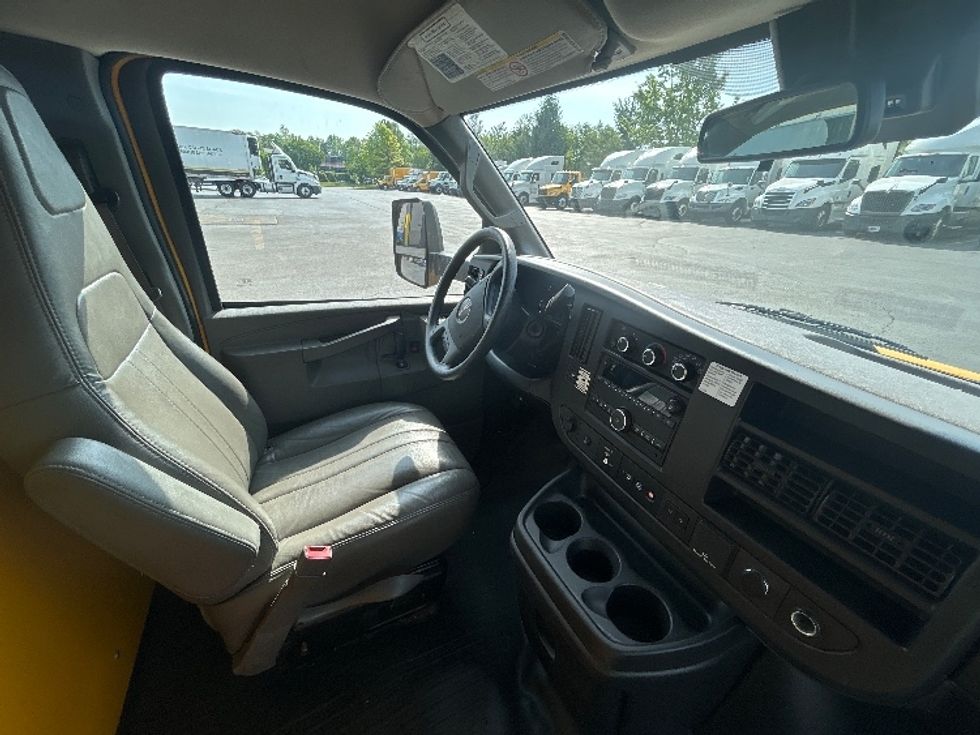Light Duty Box Truck-Light and Medium Duty Trucks-GMC-2022-Savana G33903-Louisville-KY-77,784\n\t\tmiles-$ 28,500 - Image 22