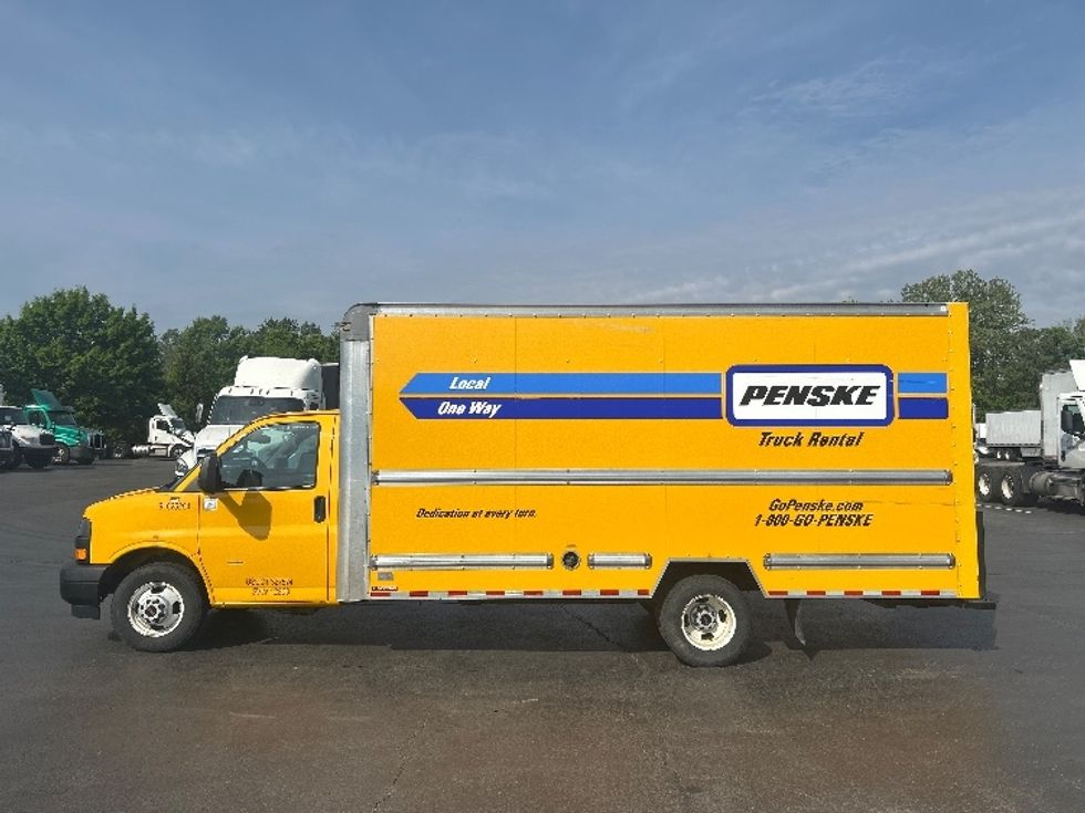 Light Duty Box Truck-Light and Medium Duty Trucks-GMC-2022-Savana G33903-Louisville-KY-77,784\n\t\tmiles-$ 28,500 - Image 4