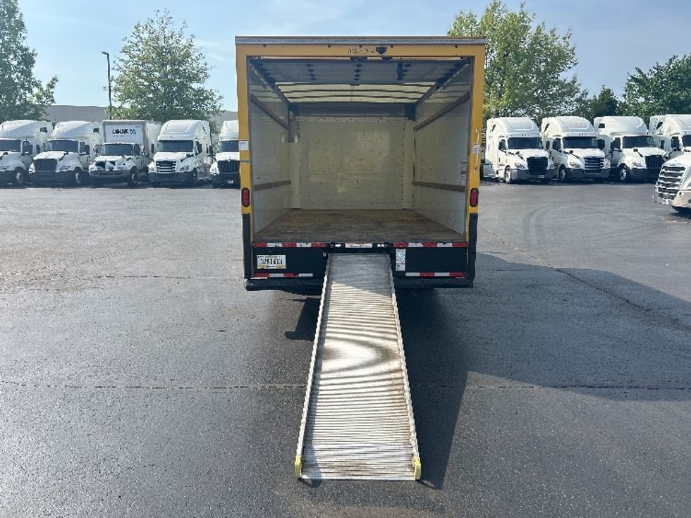 Light Duty Box Truck-Light and Medium Duty Trucks-GMC-2022-Savana G33903-Louisville-KY-77,784\n\t\tmiles-$ 28,500 - Image 9