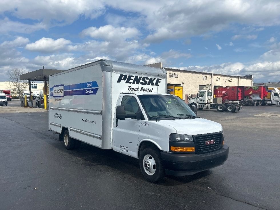 Light Duty Box Truck-Light and Medium Duty Trucks-GMC-2022-Savana G33903-Louisville-KY-98,231\n\t\tmiles-$ 31,000 - Image 1