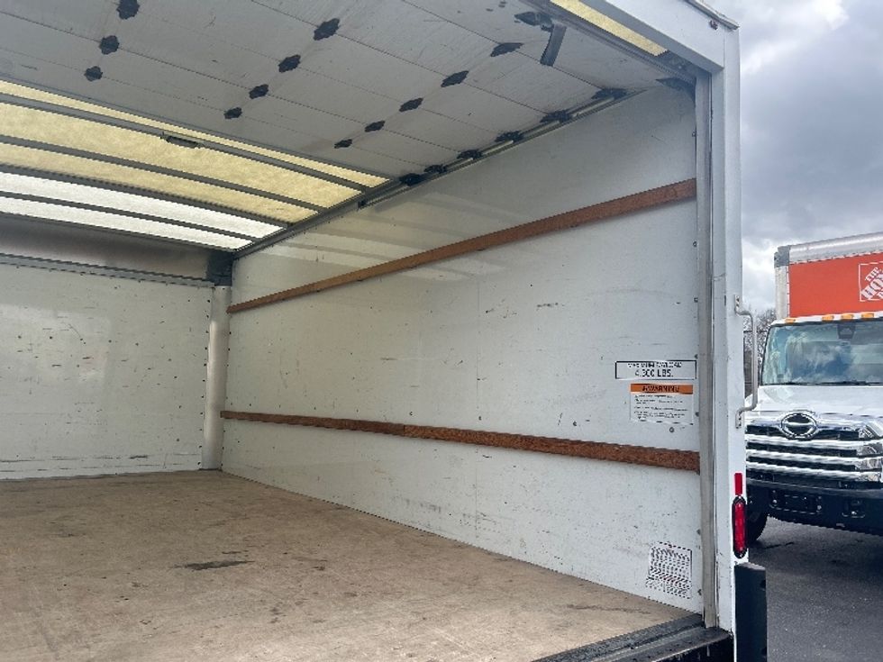 Light Duty Box Truck-Light and Medium Duty Trucks-GMC-2022-Savana G33903-Louisville-KY-98,231\n\t\tmiles-$ 31,000 - Image 12