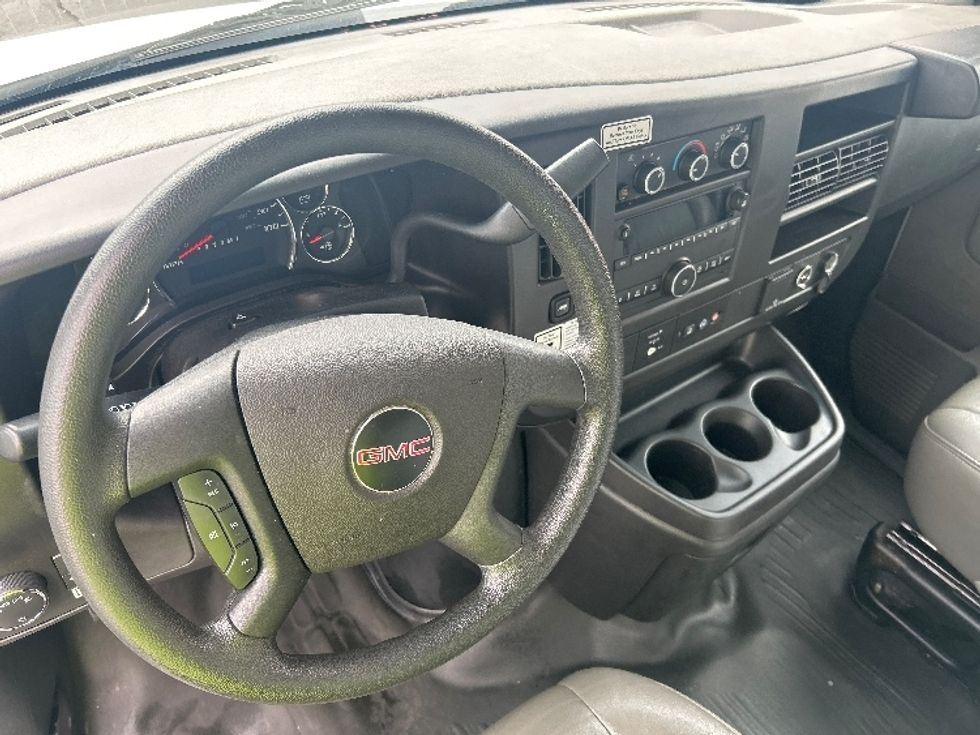 Light Duty Box Truck-Light and Medium Duty Trucks-GMC-2022-Savana G33903-Louisville-KY-98,231\n\t\tmiles-$ 31,000 - Image 17