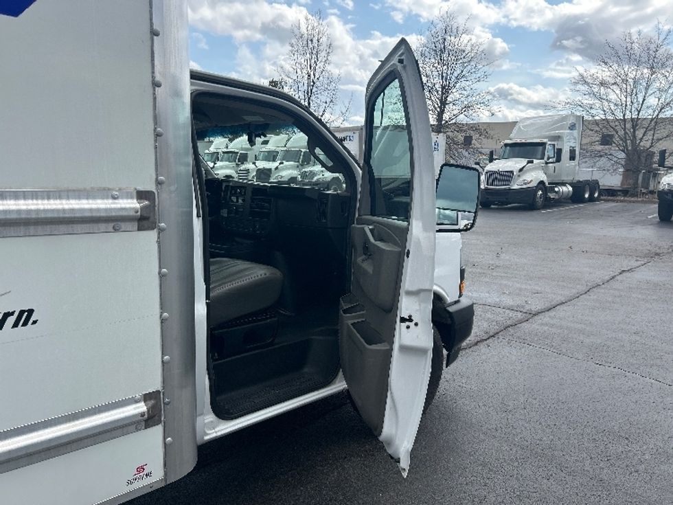 Light Duty Box Truck-Light and Medium Duty Trucks-GMC-2022-Savana G33903-Louisville-KY-98,231\n\t\tmiles-$ 31,000 - Image 20