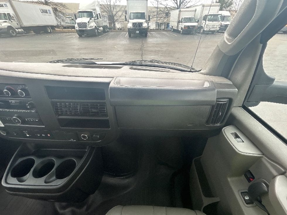 Light Duty Box Truck-Light and Medium Duty Trucks-GMC-2022-Savana G33903-Louisville-KY-98,231\n\t\tmiles-$ 31,000 - Image 21