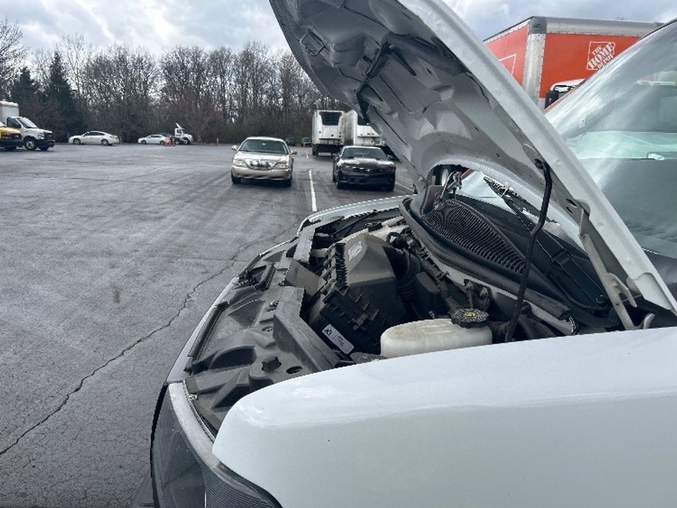 Light Duty Box Truck-Light and Medium Duty Trucks-GMC-2022-Savana G33903-Louisville-KY-98,231\n\t\tmiles-$ 31,000 - Image 24