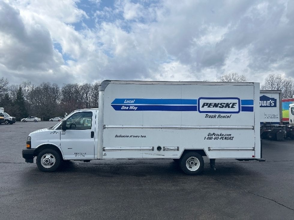 Light Duty Box Truck-Light and Medium Duty Trucks-GMC-2022-Savana G33903-Louisville-KY-98,231\n\t\tmiles-$ 31,000 - Image 4