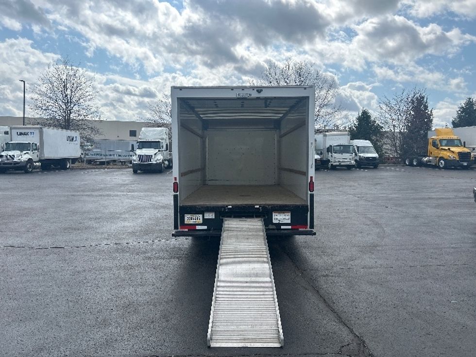 Light Duty Box Truck-Light and Medium Duty Trucks-GMC-2022-Savana G33903-Louisville-KY-98,231\n\t\tmiles-$ 31,000 - Image 9