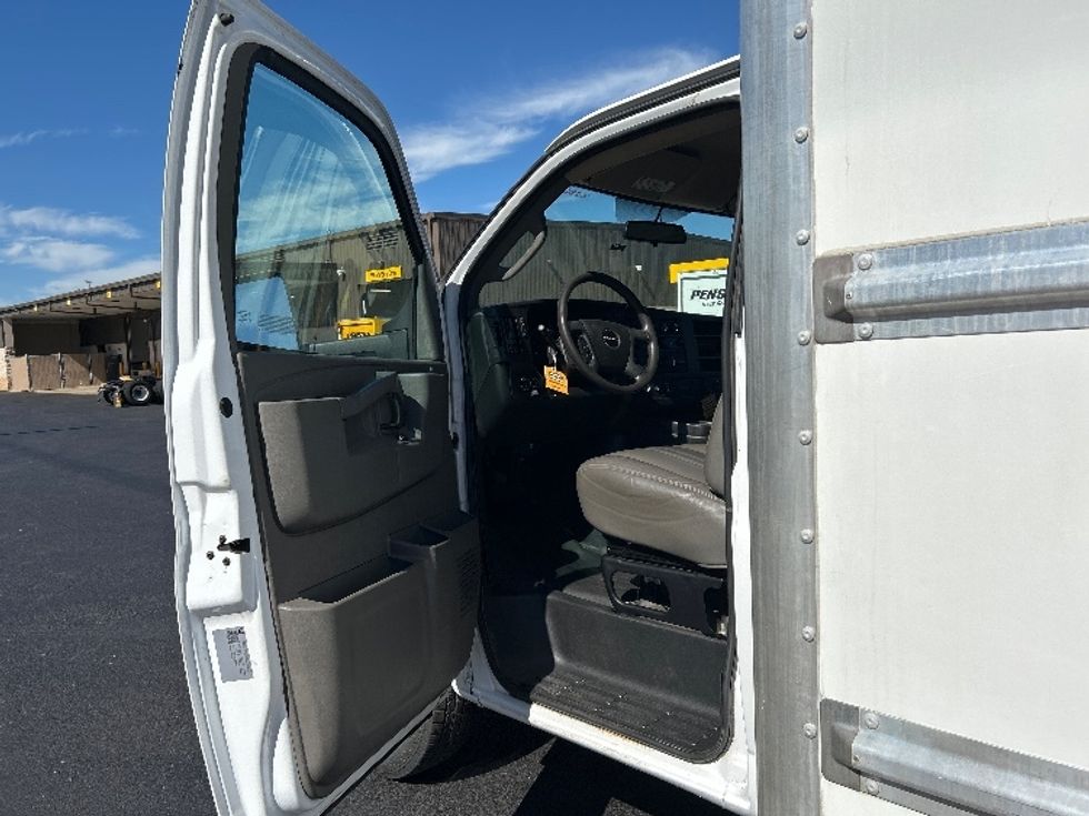 Light Duty Box Truck-Light and Medium Duty Trucks-GMC-2022-Savana G33903-Lowell-AR-109,257\n\t\tmiles-$ 30,000 - Image 13
