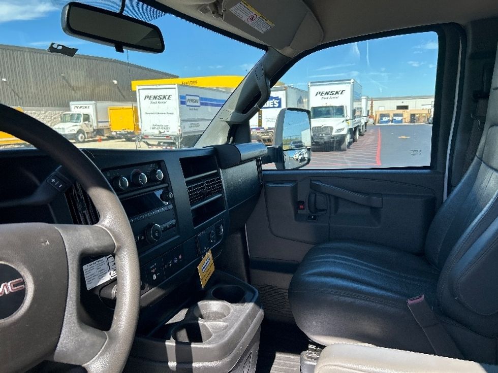 Light Duty Box Truck-Light and Medium Duty Trucks-GMC-2022-Savana G33903-Lowell-AR-109,257\n\t\tmiles-$ 30,000 - Image 16