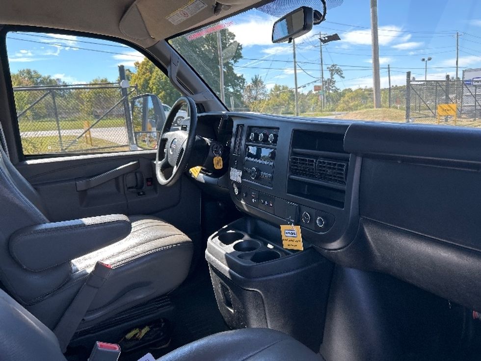 Light Duty Box Truck-Light and Medium Duty Trucks-GMC-2022-Savana G33903-Lowell-AR-109,257\n\t\tmiles-$ 30,000 - Image 19