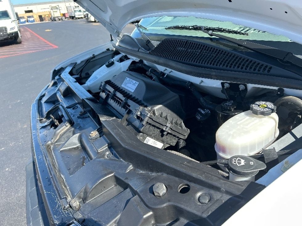 Light Duty Box Truck-Light and Medium Duty Trucks-GMC-2022-Savana G33903-Lowell-AR-109,257\n\t\tmiles-$ 30,000 - Image 21