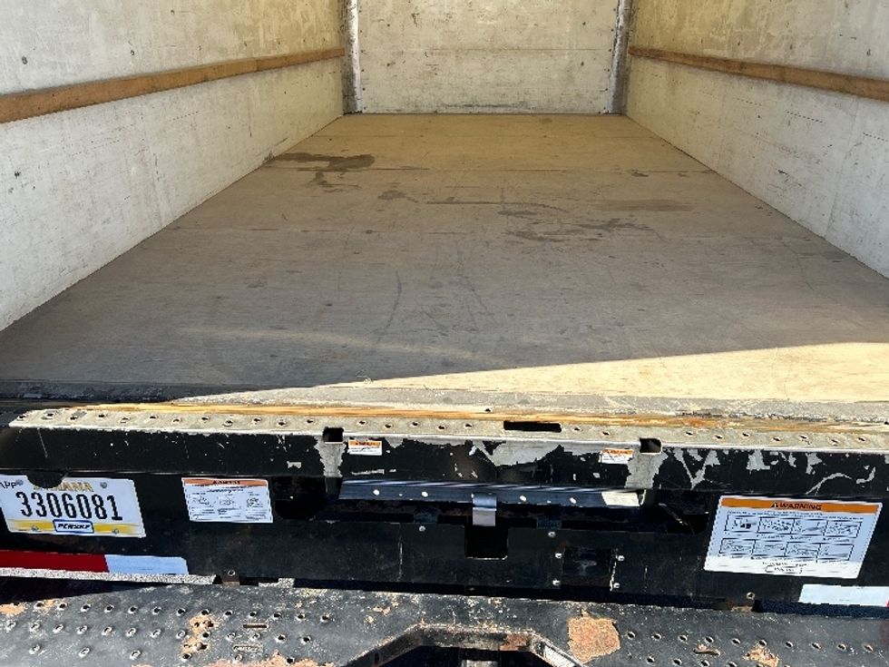 Light Duty Box Truck-Light and Medium Duty Trucks-GMC-2022-Savana G33903-Lowell-AR-109,257\n\t\tmiles-$ 30,000 - Image 8