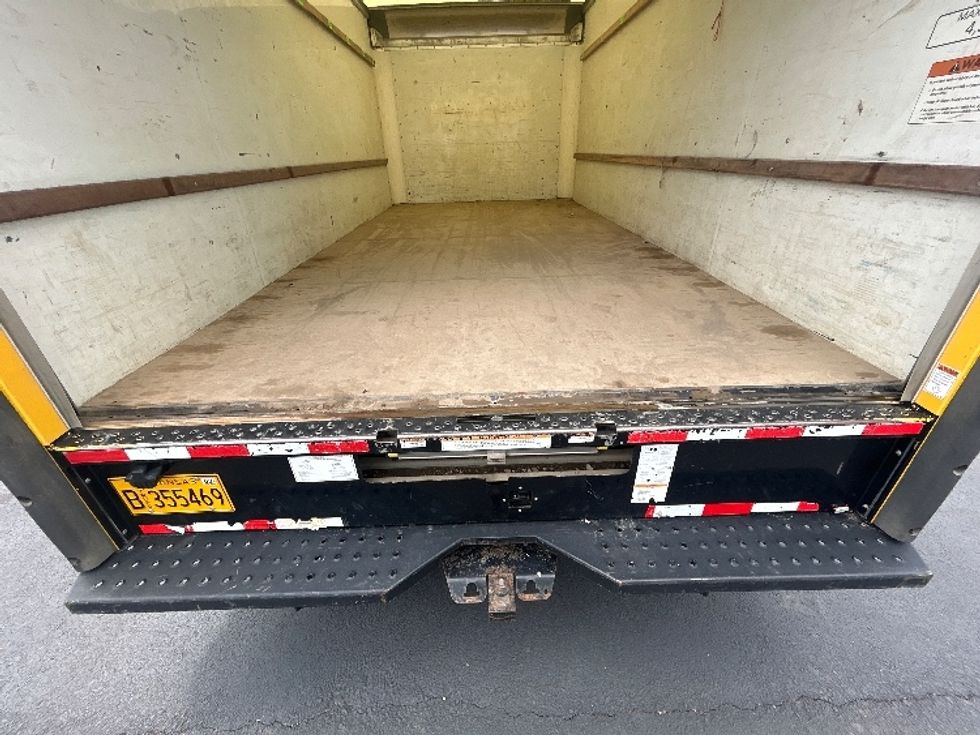 Light Duty Box Truck-Light and Medium Duty Trucks-GMC-2022-Savana G33903-Lowell-AR-137,219\n\t\tmiles-$ 22,750 - Image 10