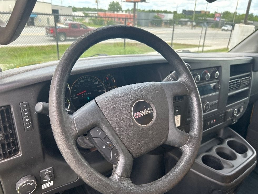 Light Duty Box Truck-Light and Medium Duty Trucks-GMC-2022-Savana G33903-Lowell-AR-137,219\n\t\tmiles-$ 22,750 - Image 17