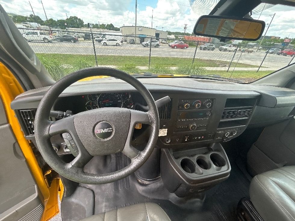 Light Duty Box Truck-Light and Medium Duty Trucks-GMC-2022-Savana G33903-Lowell-AR-137,219\n\t\tmiles-$ 22,750 - Image 18