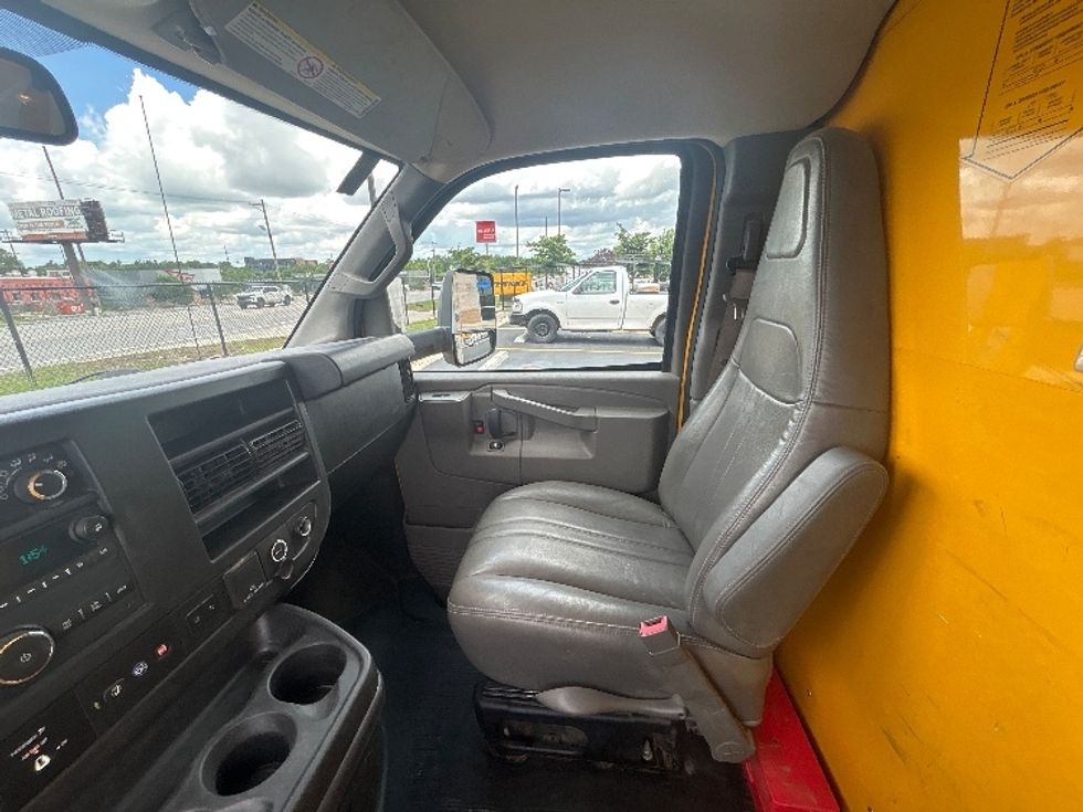 Light Duty Box Truck-Light and Medium Duty Trucks-GMC-2022-Savana G33903-Lowell-AR-137,219\n\t\tmiles-$ 22,750 - Image 19