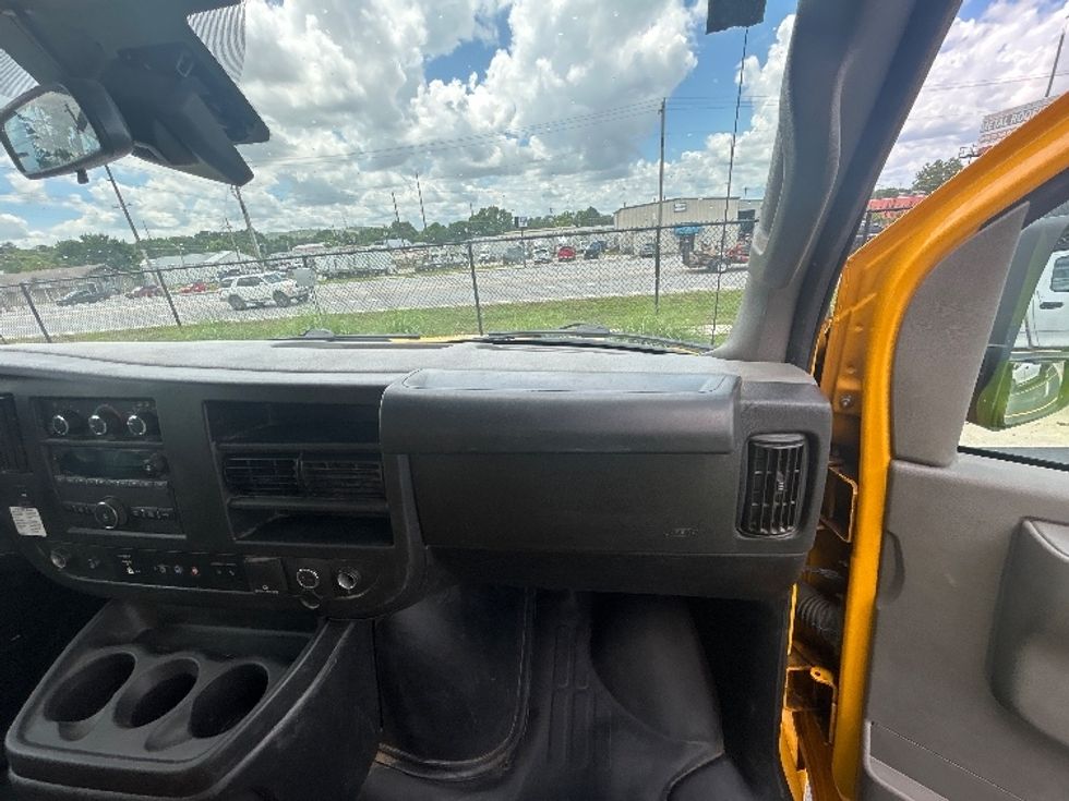 Light Duty Box Truck-Light and Medium Duty Trucks-GMC-2022-Savana G33903-Lowell-AR-137,219\n\t\tmiles-$ 22,750 - Image 21