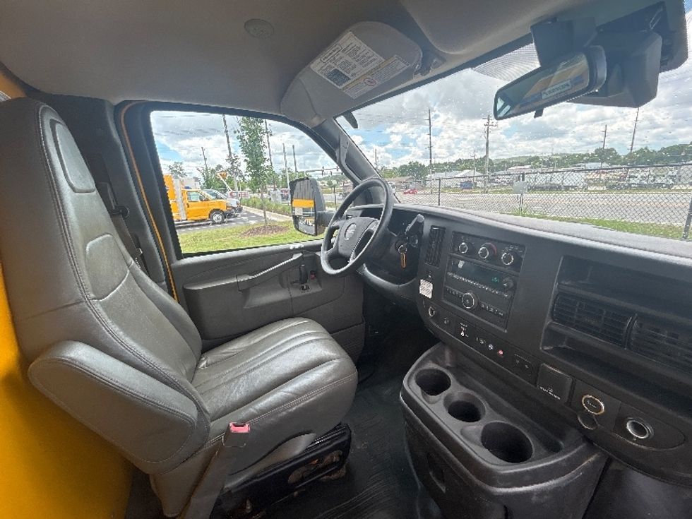 Light Duty Box Truck-Light and Medium Duty Trucks-GMC-2022-Savana G33903-Lowell-AR-137,219\n\t\tmiles-$ 22,750 - Image 22