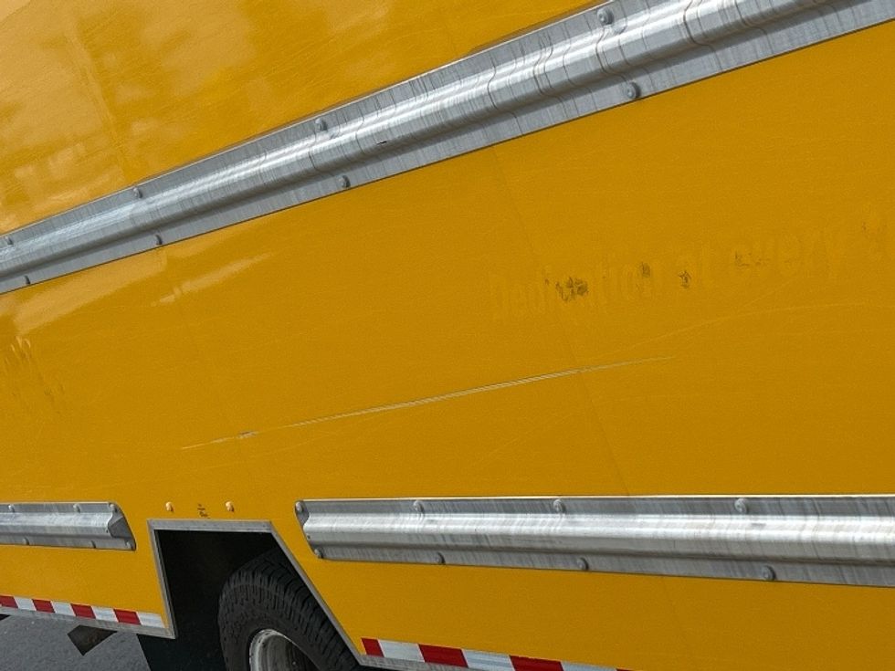 Light Duty Box Truck-Light and Medium Duty Trucks-GMC-2022-Savana G33903-Lowell-AR-137,219\n\t\tmiles-$ 22,750 - Image 28