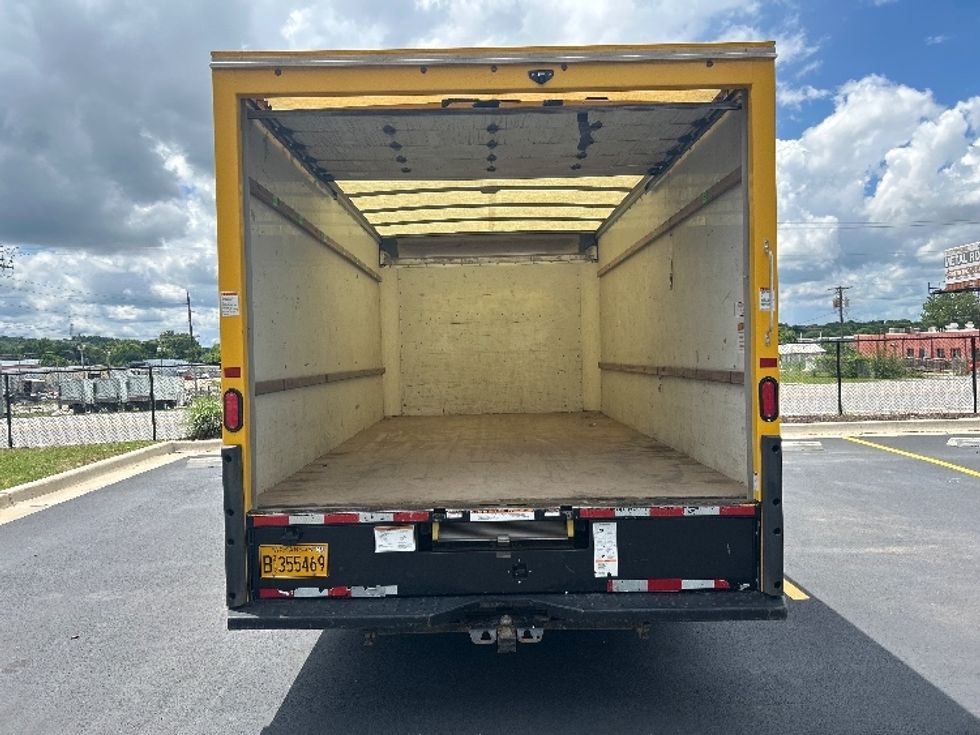 Light Duty Box Truck-Light and Medium Duty Trucks-GMC-2022-Savana G33903-Lowell-AR-137,219\n\t\tmiles-$ 22,750 - Image 8