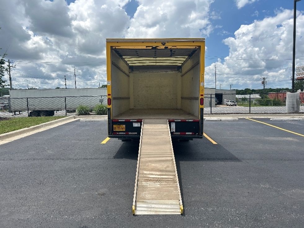 Light Duty Box Truck-Light and Medium Duty Trucks-GMC-2022-Savana G33903-Lowell-AR-137,219\n\t\tmiles-$ 22,750 - Image 9