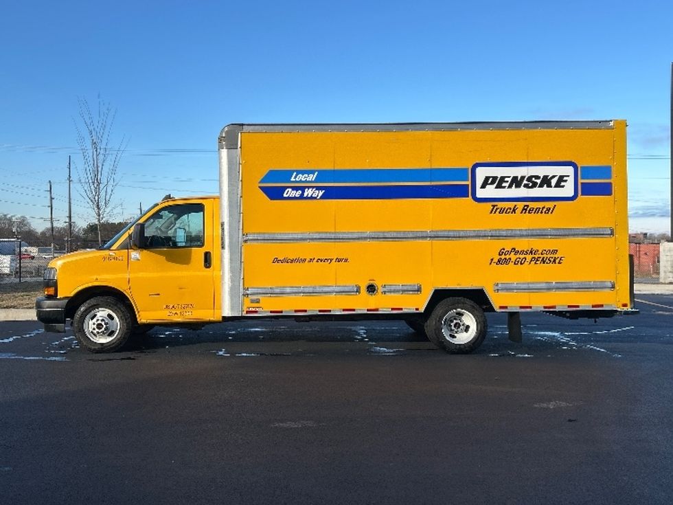 Light Duty Box Truck-Light and Medium Duty Trucks-GMC-2022-Savana G33903-Lowell-AR-88,321\n\t\tmiles-$ 29,500 - Image 4