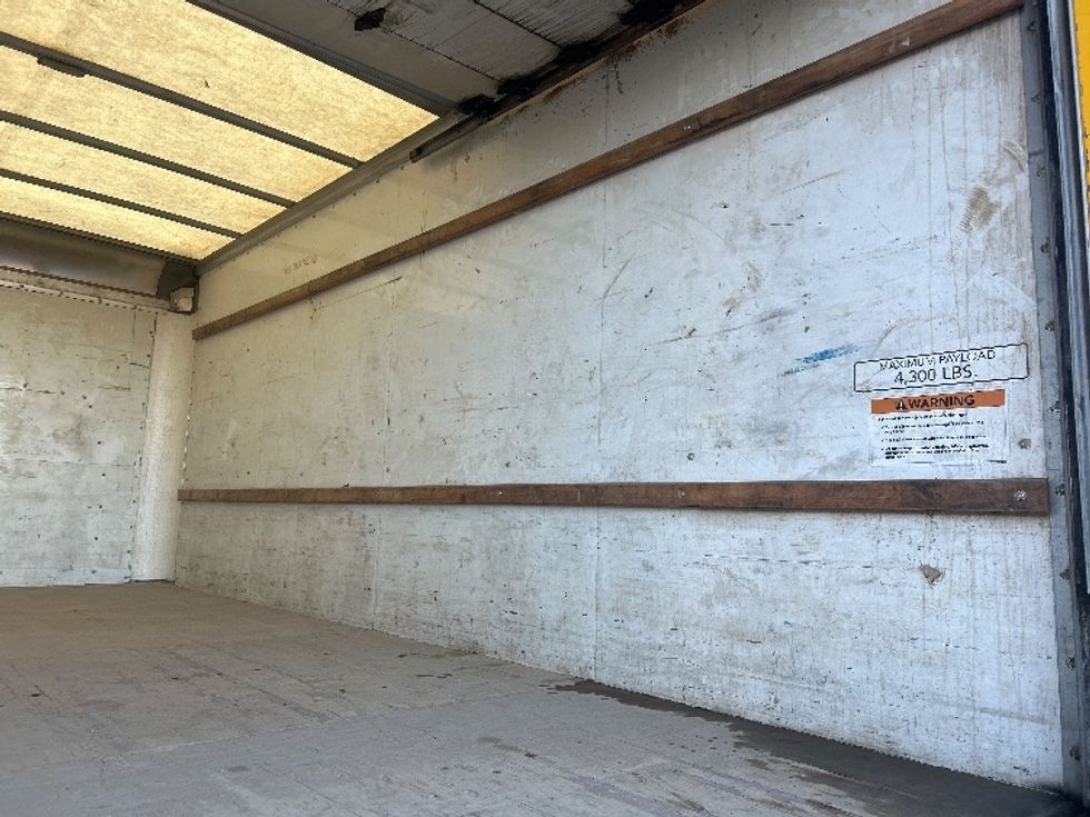 Light Duty Box Truck-Light and Medium Duty Trucks-GMC-2022-Savana G33903-Lowell-AR-88,555\n\t\tmiles-$ 28,750 - Image 10