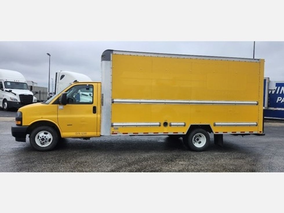 Light Duty Box Truck-Light and Medium Duty Trucks-GMC-2022-Savana G33903-Lowell-AR-88,555\n\t\tmiles-$ 28,750 - Image 11
