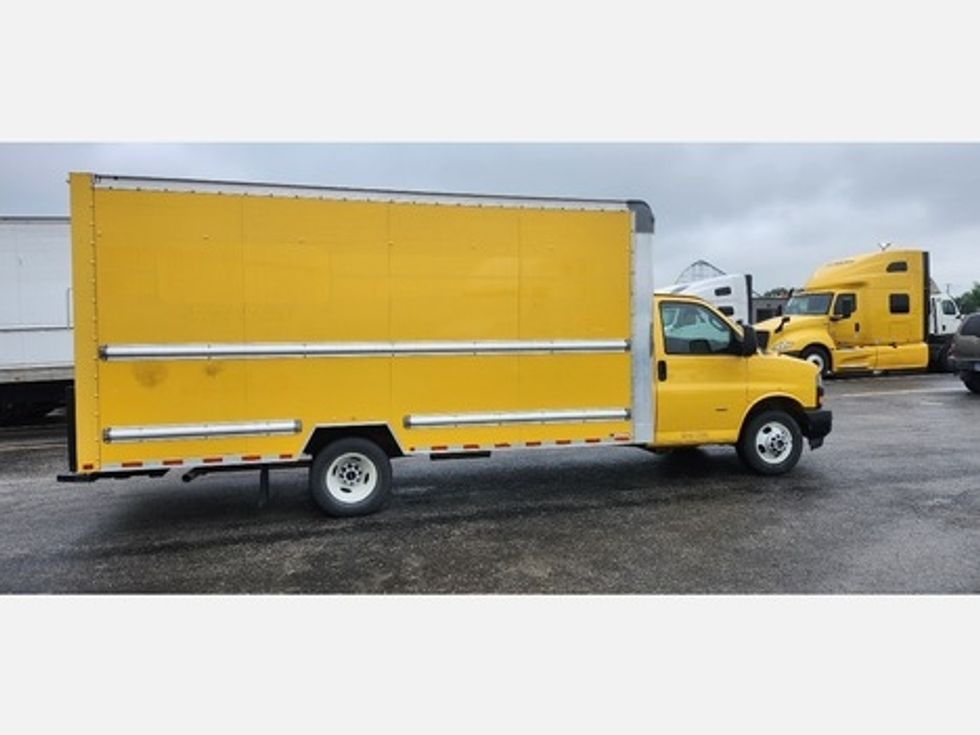 Light Duty Box Truck-Light and Medium Duty Trucks-GMC-2022-Savana G33903-Lowell-AR-88,555\n\t\tmiles-$ 28,750 - Image 13