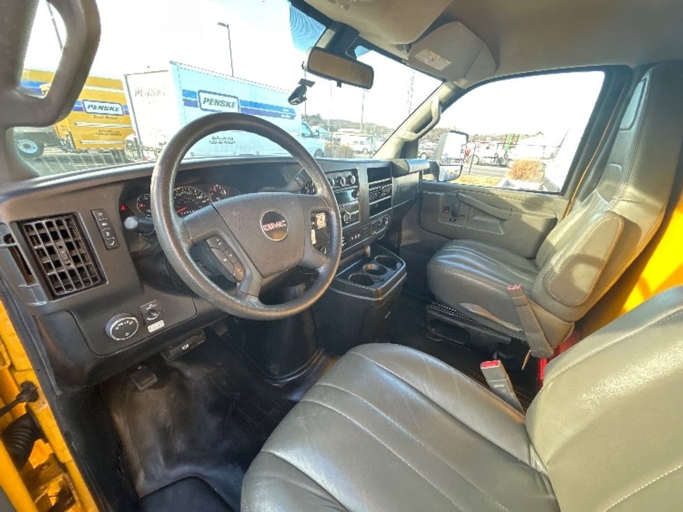 Light Duty Box Truck-Light and Medium Duty Trucks-GMC-2022-Savana G33903-Lowell-AR-88,555\n\t\tmiles-$ 28,750 - Image 15