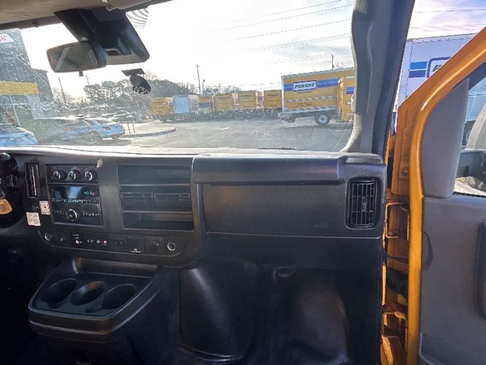 Light Duty Box Truck-Light and Medium Duty Trucks-GMC-2022-Savana G33903-Lowell-AR-88,555\n\t\tmiles-$ 28,750 - Image 19