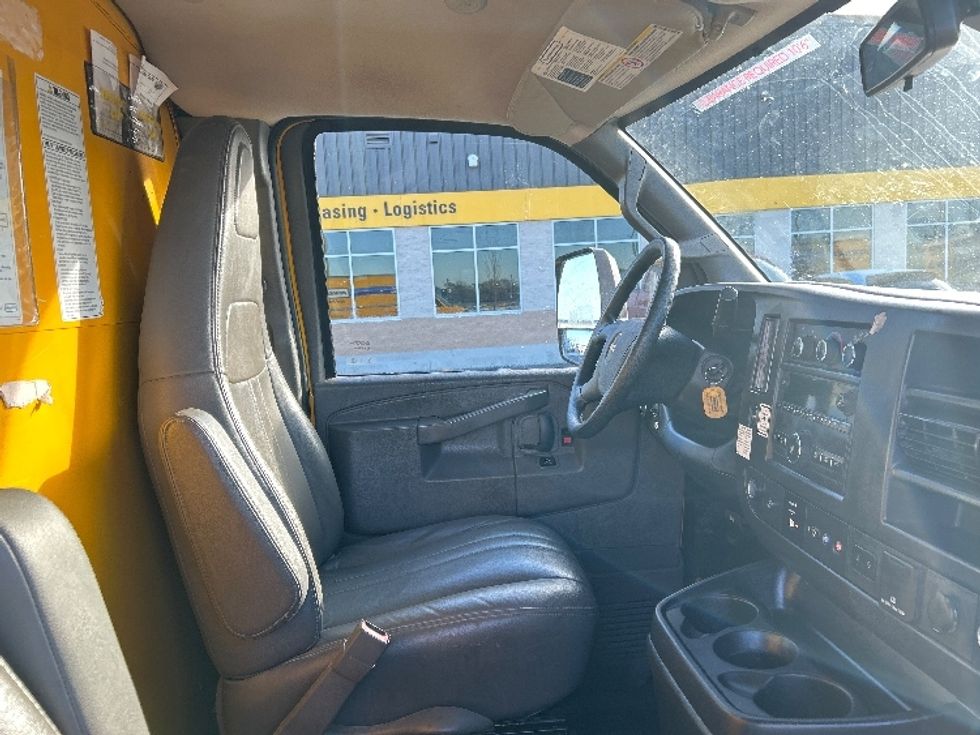 Light Duty Box Truck-Light and Medium Duty Trucks-GMC-2022-Savana G33903-Lowell-AR-88,555\n\t\tmiles-$ 28,750 - Image 20