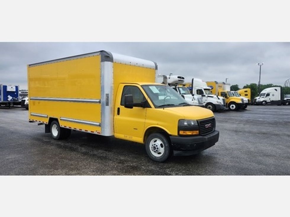 Light Duty Box Truck-Light and Medium Duty Trucks-GMC-2022-Savana G33903-Lowell-AR-88,555\n\t\tmiles-$ 28,750 - Image 3