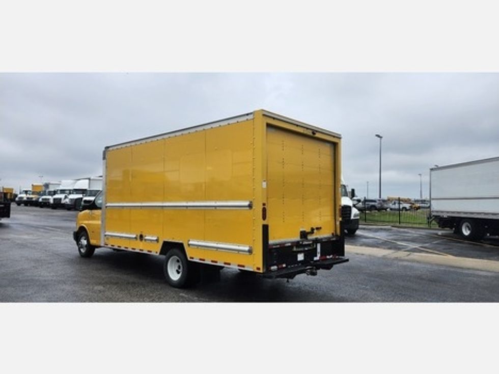 Light Duty Box Truck-Light and Medium Duty Trucks-GMC-2022-Savana G33903-Lowell-AR-88,555\n\t\tmiles-$ 28,750 - Image 4