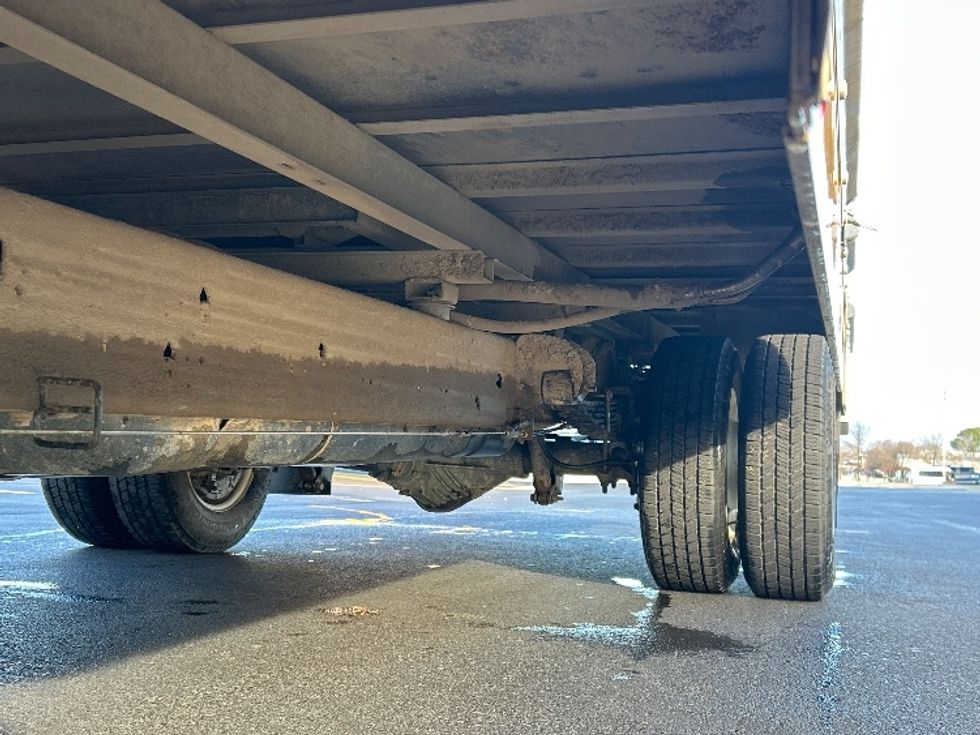 Light Duty Box Truck-Light and Medium Duty Trucks-GMC-2022-Savana G33903-Lowell-AR-88,555\n\t\tmiles-$ 28,750 - Image 5