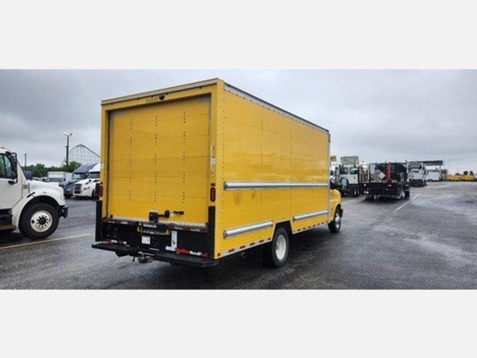 Light Duty Box Truck-Light and Medium Duty Trucks-GMC-2022-Savana G33903-Lowell-AR-88,555\n\t\tmiles-$ 28,750 - Image 7