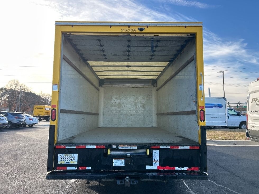 Light Duty Box Truck-Light and Medium Duty Trucks-GMC-2022-Savana G33903-Lowell-AR-88,555\n\t\tmiles-$ 28,750 - Image 8