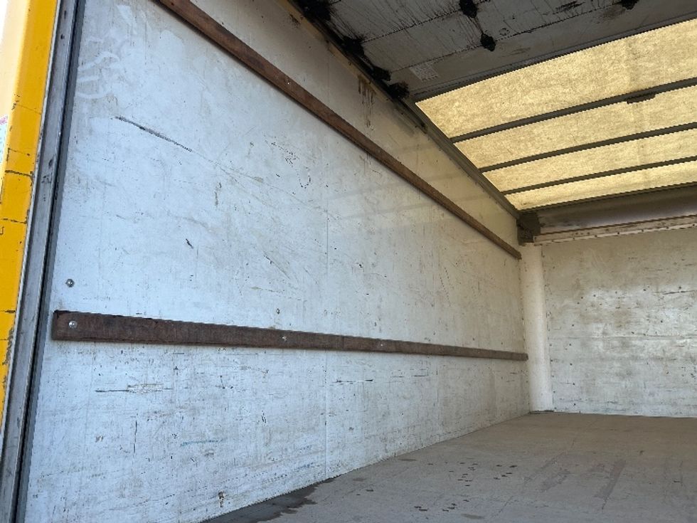 Light Duty Box Truck-Light and Medium Duty Trucks-GMC-2022-Savana G33903-Lowell-AR-88,555\n\t\tmiles-$ 28,750 - Image 9