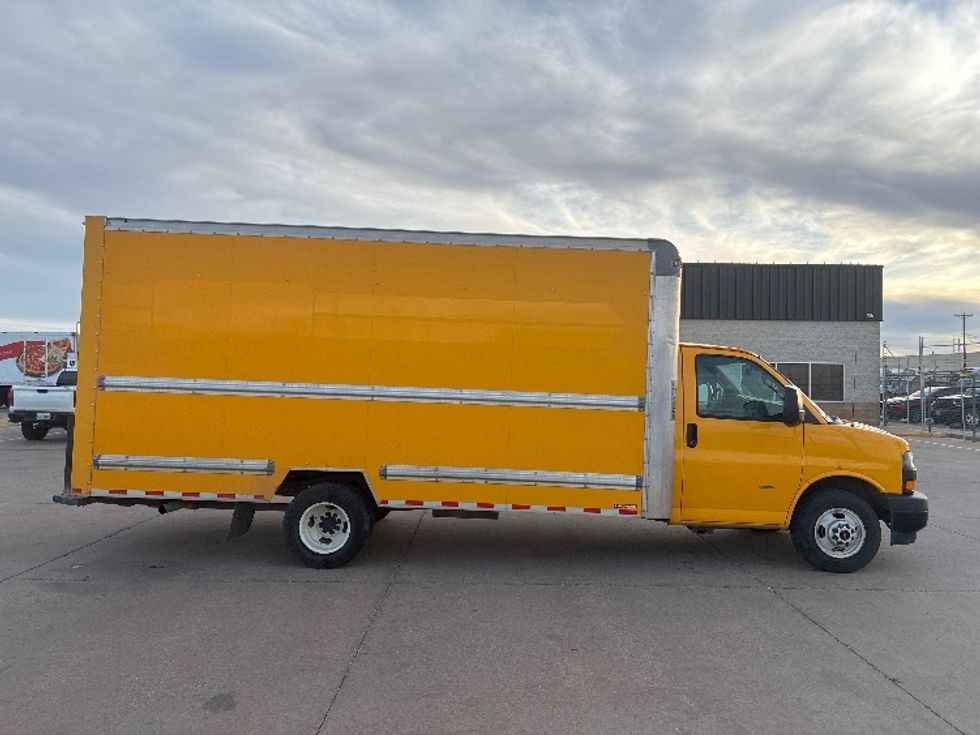 Light Duty Box Truck-Light and Medium Duty Trucks-GMC-2022-Savana G33903-Lubbock-TX-113,302\n\t\tmiles-$ 26,250 - Image 15