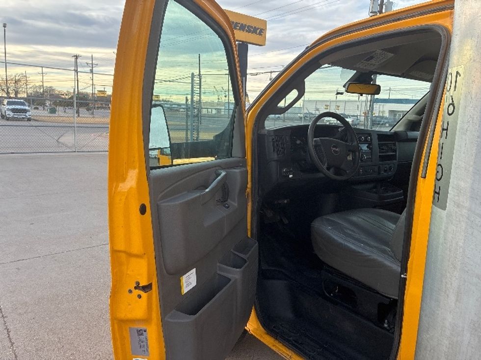 Light Duty Box Truck-Light and Medium Duty Trucks-GMC-2022-Savana G33903-Lubbock-TX-113,302\n\t\tmiles-$ 26,250 - Image 16