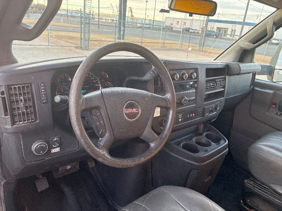 Light Duty Box Truck-Light and Medium Duty Trucks-GMC-2022-Savana G33903-Lubbock-TX-113,302\n\t\tmiles-$ 26,250 - Image 17