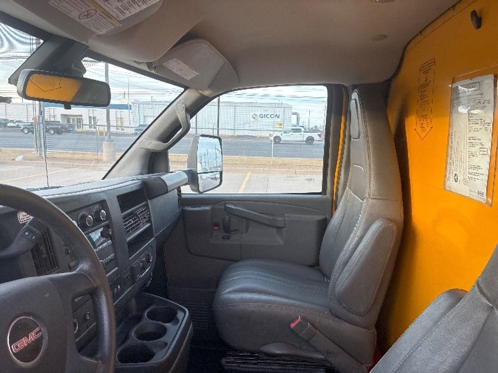 Light Duty Box Truck-Light and Medium Duty Trucks-GMC-2022-Savana G33903-Lubbock-TX-113,302\n\t\tmiles-$ 26,250 - Image 19
