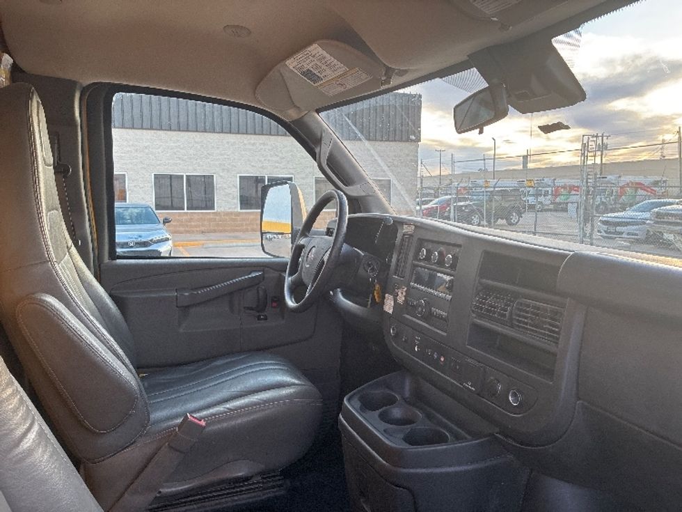 Light Duty Box Truck-Light and Medium Duty Trucks-GMC-2022-Savana G33903-Lubbock-TX-113,302\n\t\tmiles-$ 26,250 - Image 22
