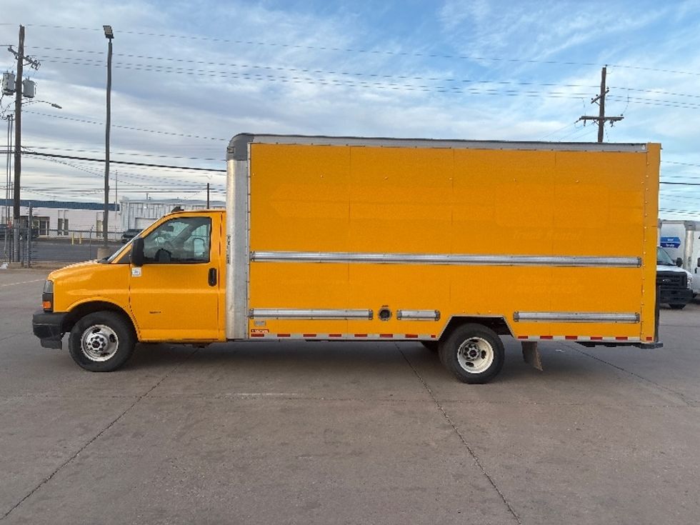 Light Duty Box Truck-Light and Medium Duty Trucks-GMC-2022-Savana G33903-Lubbock-TX-113,302\n\t\tmiles-$ 26,250 - Image 4