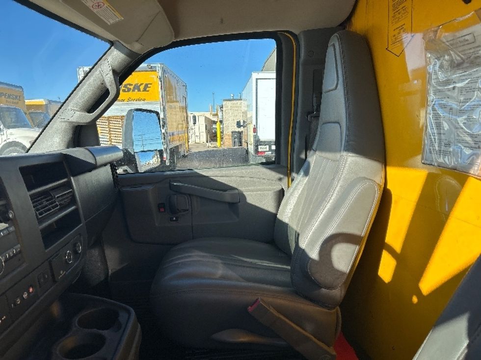 Light Duty Box Truck-Light and Medium Duty Trucks-GMC-2022-Savana G33903-Lubbock-TX-141,232\n\t\tmiles-$ 21,500 - Image 19