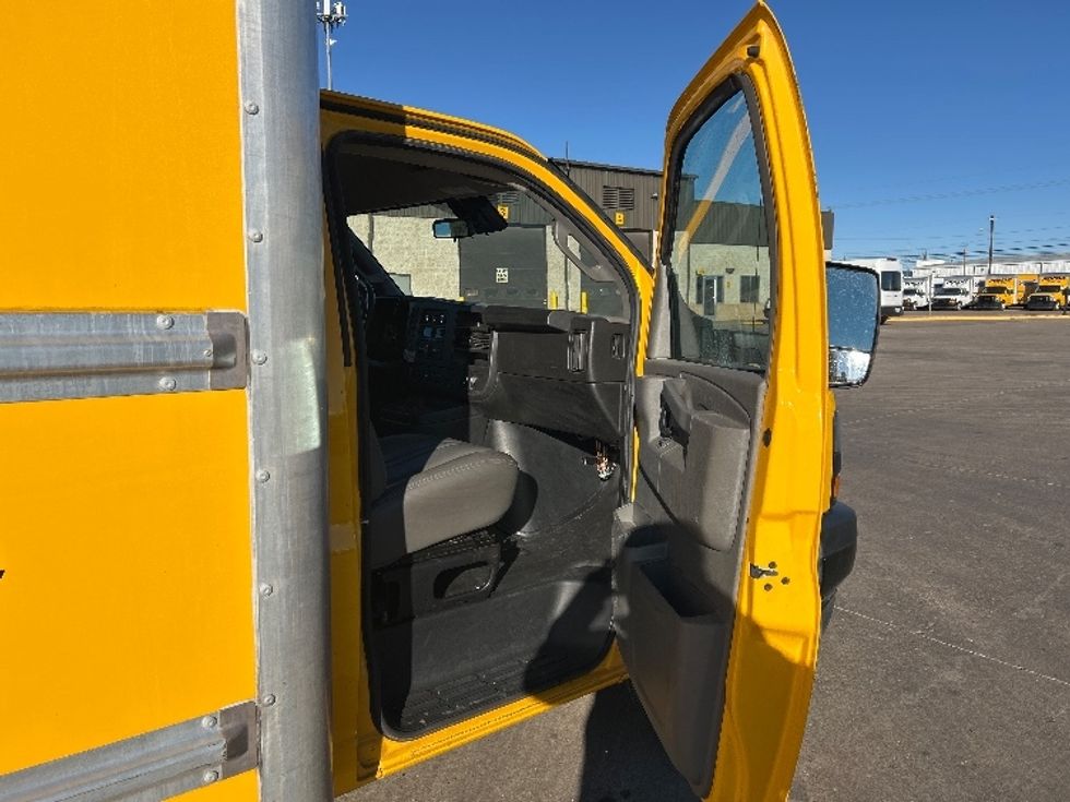 Light Duty Box Truck-Light and Medium Duty Trucks-GMC-2022-Savana G33903-Lubbock-TX-141,232\n\t\tmiles-$ 21,500 - Image 20