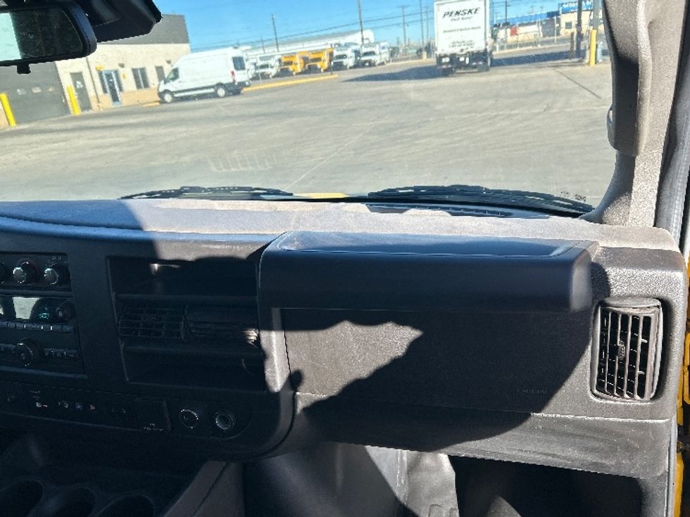 Light Duty Box Truck-Light and Medium Duty Trucks-GMC-2022-Savana G33903-Lubbock-TX-141,232\n\t\tmiles-$ 21,500 - Image 21