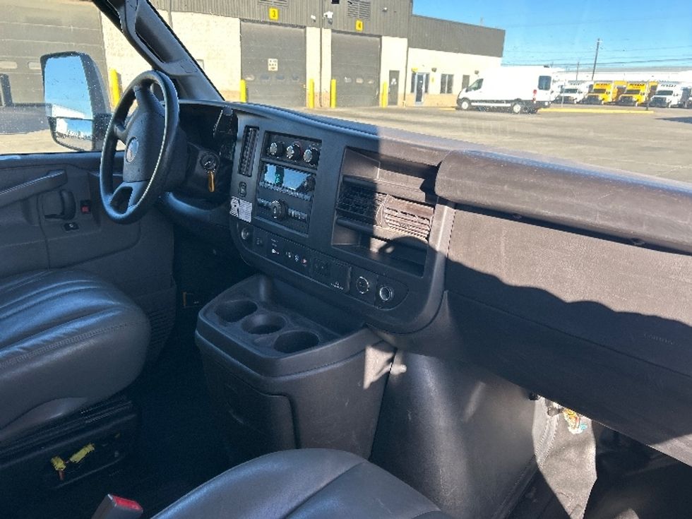 Light Duty Box Truck-Light and Medium Duty Trucks-GMC-2022-Savana G33903-Lubbock-TX-141,232\n\t\tmiles-$ 21,500 - Image 22