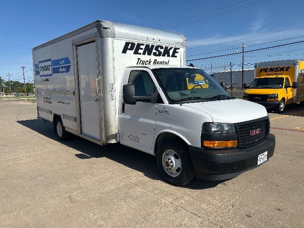 Light Duty Box Truck-Light and Medium Duty Trucks-GMC-2022-Savana G33903-Lubbock-TX-84,594\n\t\tmiles-$ 36,250 - Image 1